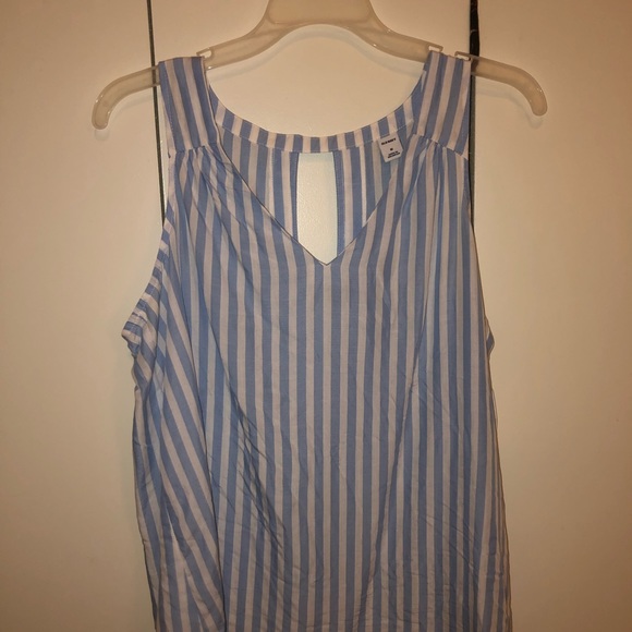 Curved Hem V Tank - Picture 1 of 5